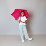 BLUNT Metro Umbrella Pink with model