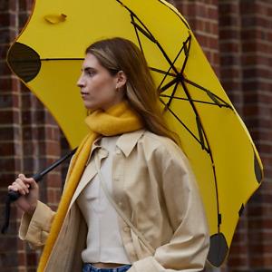 BLUNT umbrella yellow with woman